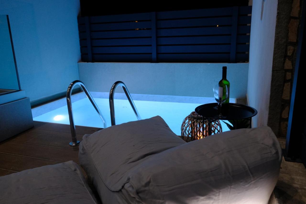 Aelia Seaside Luxury Suites Nea Karvali Exterior foto