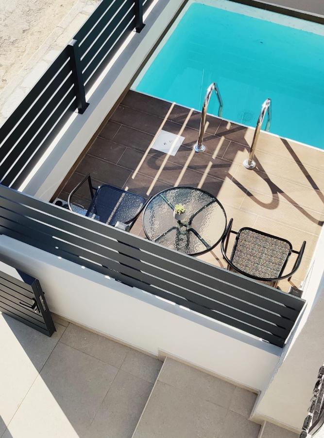 Aelia Seaside Luxury Suites Nea Karvali Exterior foto